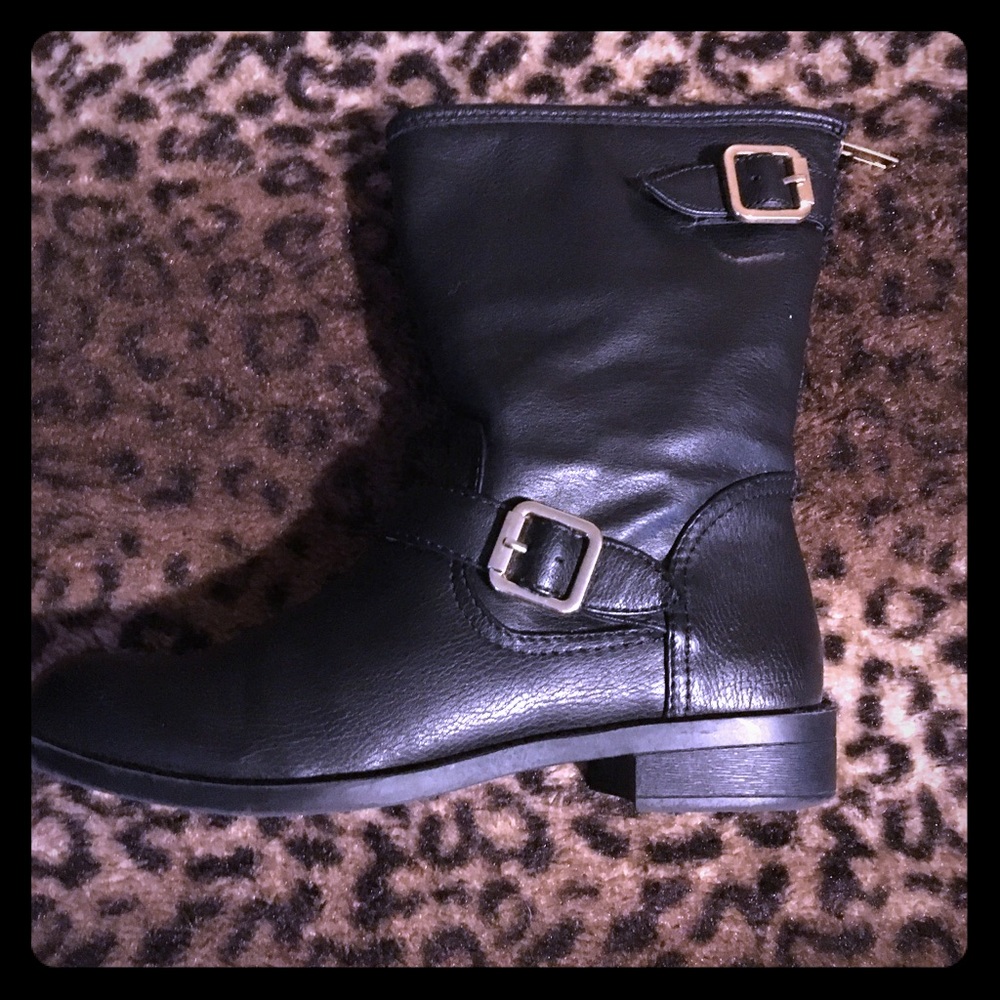 Black boots with gold details